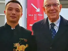 包含米兰主席确认与敦煌谈判，寻求引援支持的词条